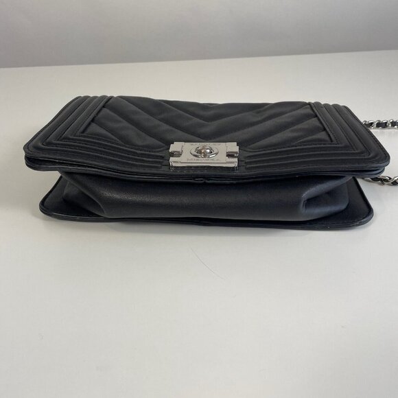 Badgley Mischka Quilted Crossbody Flap Bag Purse Black M Clasp Zip Pockets Chain - Picture 13 of 16